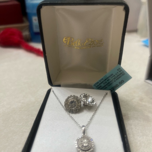 1/10 CT. T.W. Diamond Pendant Necklace in sterling silver - Picture 6 of 8